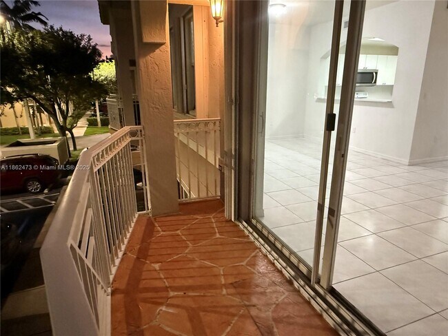 Foto del edificio - 8956 W Flagler St