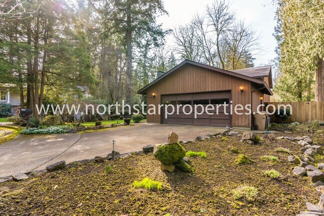 Foto del edificio - Ideal Location in Lake Grove