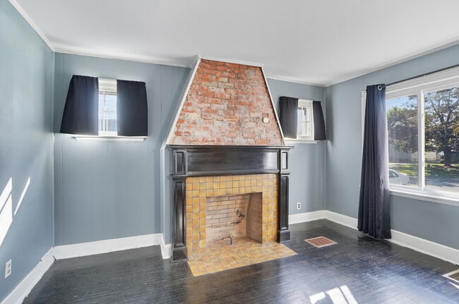 Building Photo - 610 Salisbury Rd