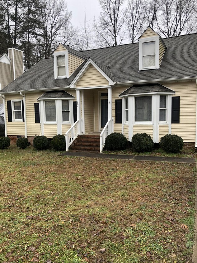 Primary Photo - 704 Clay Hill Dr