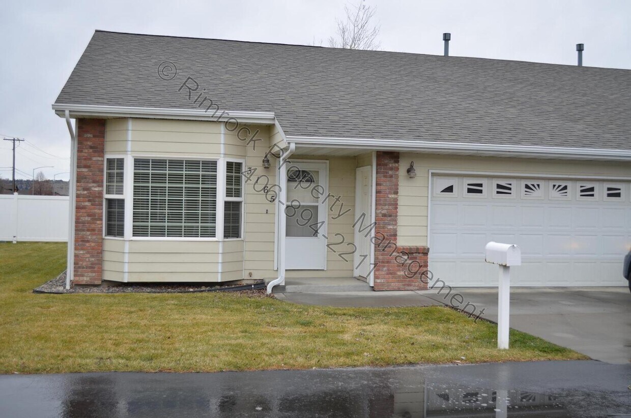 Primary Photo - 3 Bedroom House in a quiet community