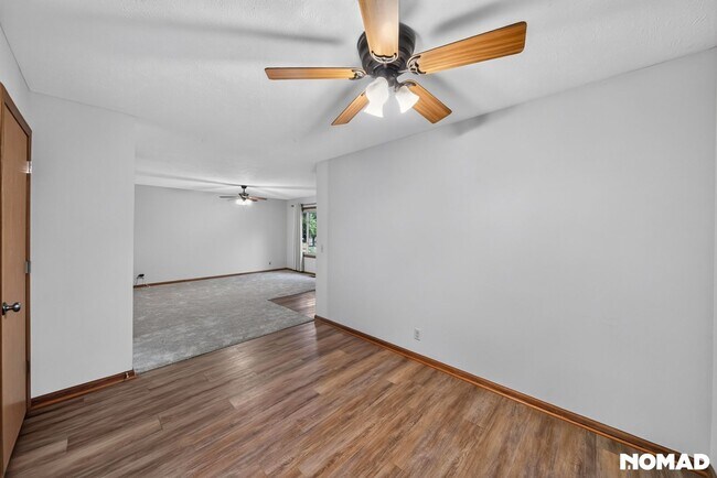 Foto del edificio - 908 Newport Blvd
