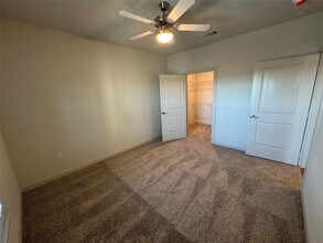 Building Photo - 6000 Jones Rd