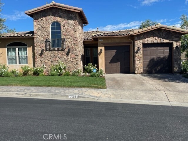 Primary Photo - 734 Strada Casalingo Ct