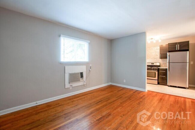 Foto del edificio - 767 Greenwood Ave NE