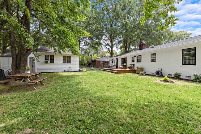 Building Photo - Fully Furnished Home, Short Term Leases Op...