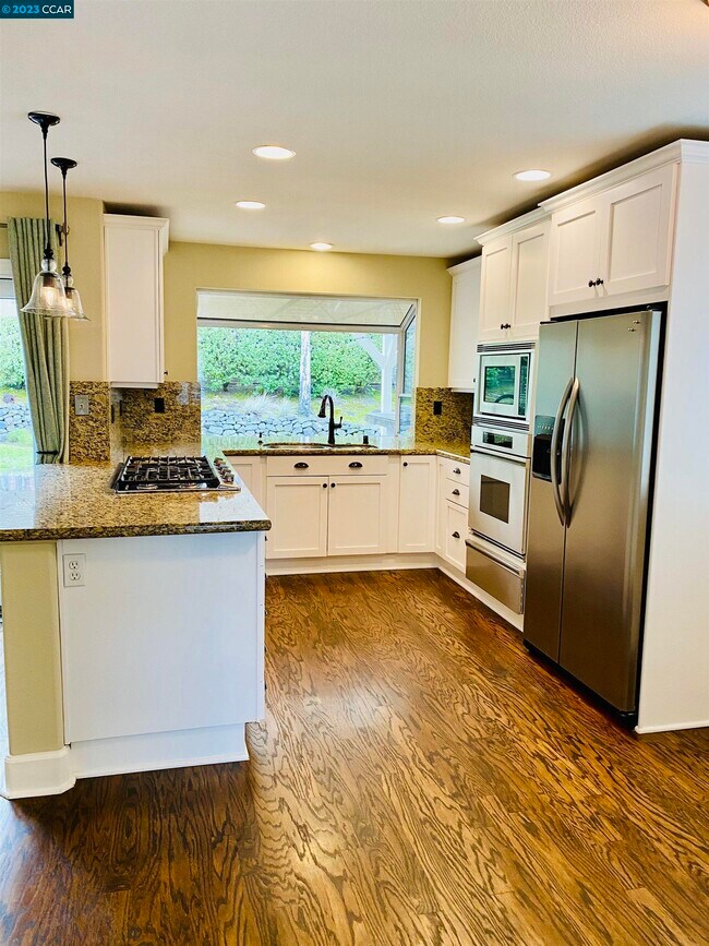 Building Photo - 317 Mountain Ridge Dr