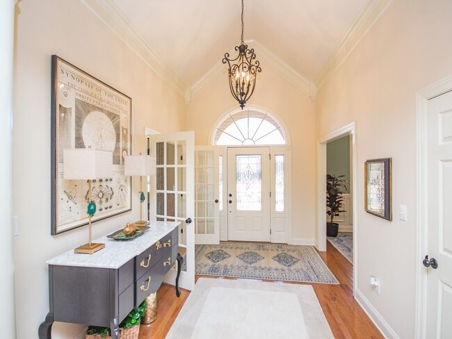 Building Photo - Lake Forest Subdivision. Enjoy all the amenities!