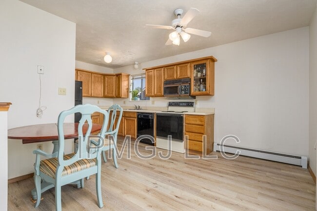 Building Photo - 384 Explorer Ct
