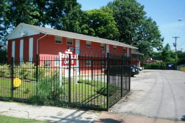 Building Photo - Granville Oaks Apts