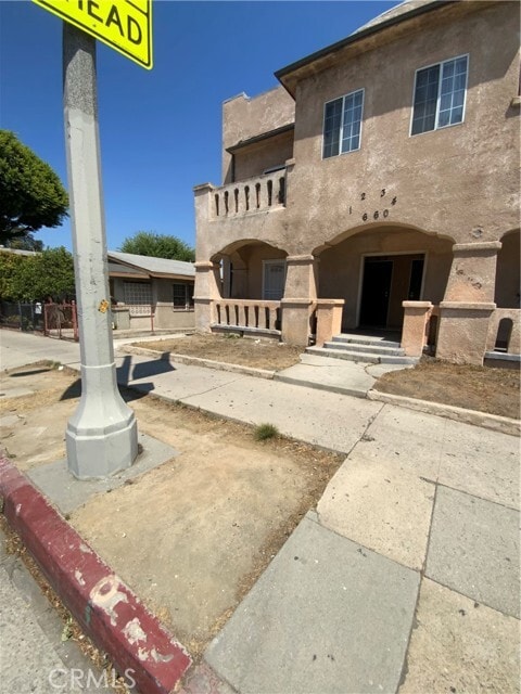 Building Photo - 660 S Soto St