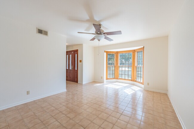 Foto del edificio - 7722 Pinebrook Dr