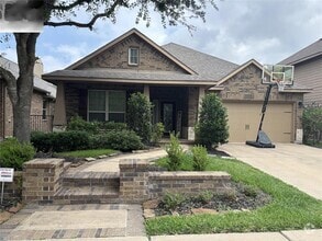 Building Photo - 18842 Cove Pointe Dr