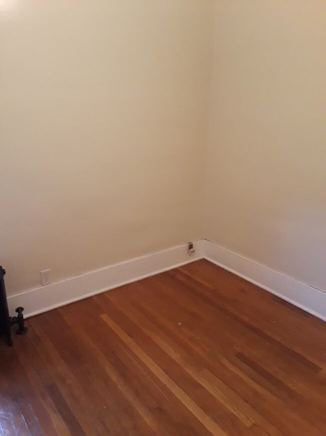 Bedroom with closet - 1057 Washington Ave