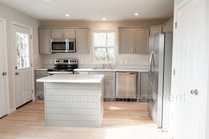 Foto principal - 607 Hillview Rd
