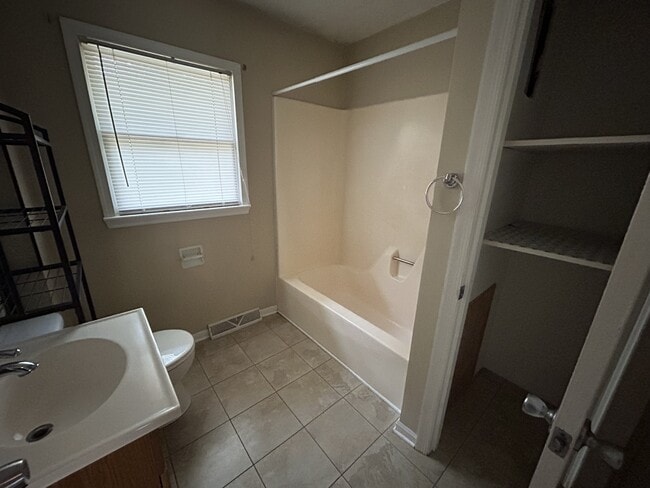Photo - 1122 Rolling Hill Dr (Forest, VA) Apartment