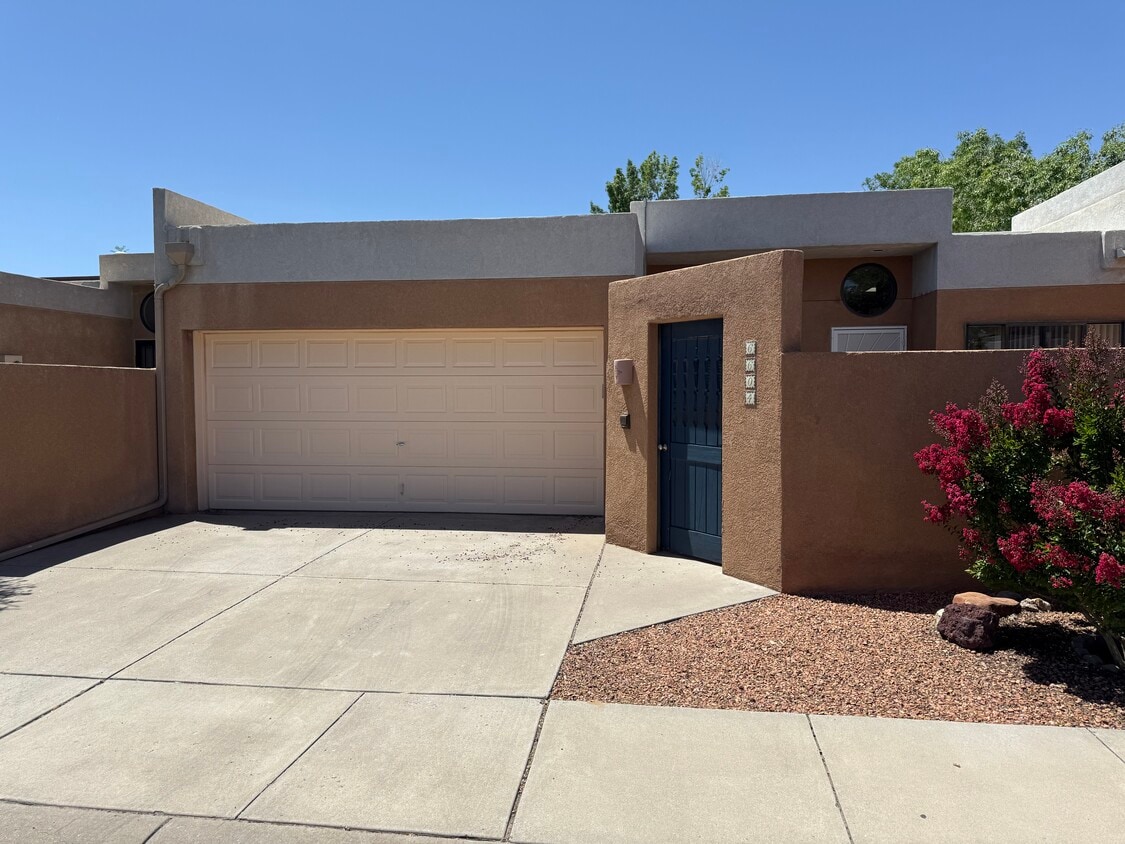 Foto principal - 6604 San Blas Pl NW
