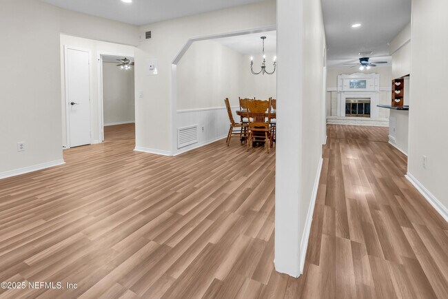 Building Photo - 8717 Pinon Dr