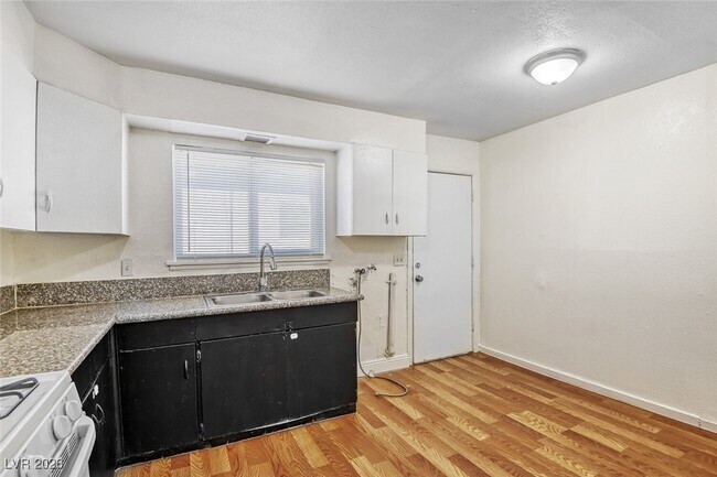 Foto del edificio - 214 George Pl