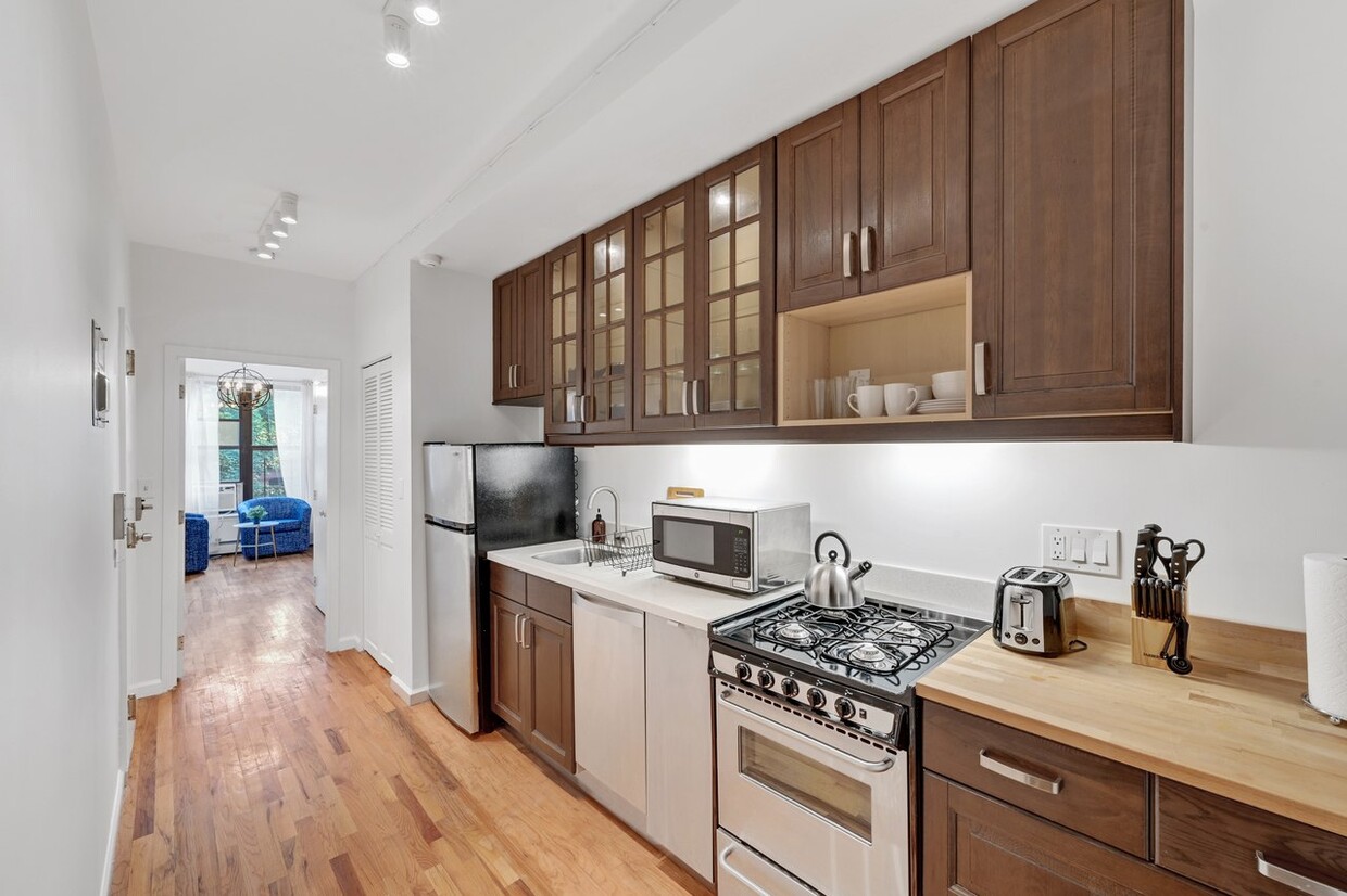 Primary Photo - 526 West 149th Street