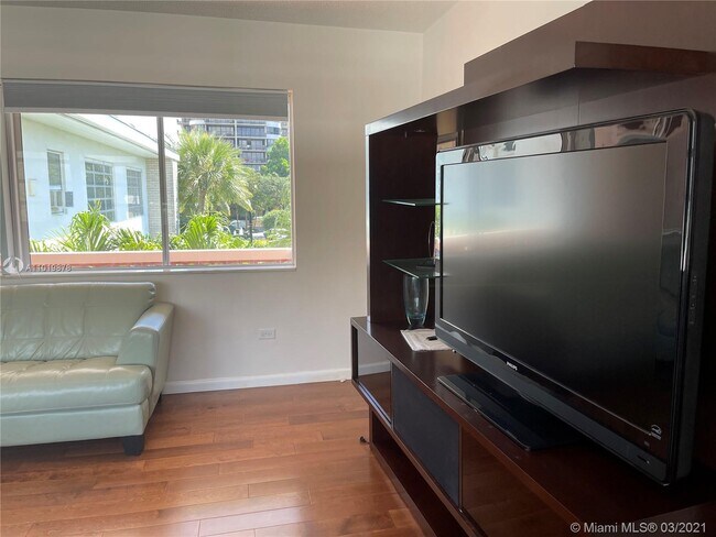 Building Photo - 10170 Collins Ave