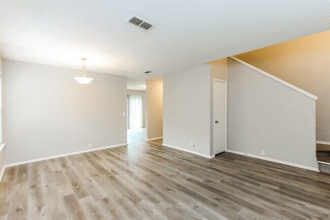 Building Photo - 1104 Beechwood Dr