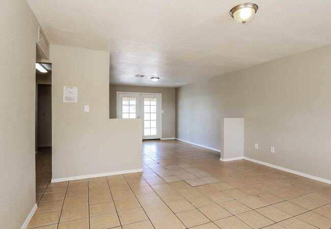 Building Photo - 766 Southside Dr