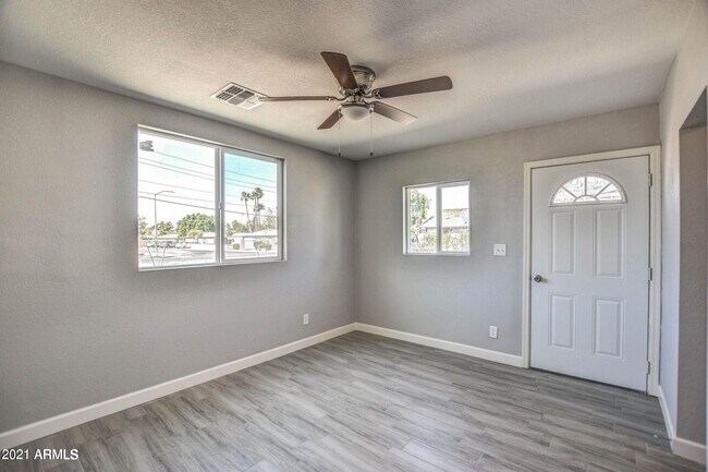 Building Photo - 6807 N 61st Ave