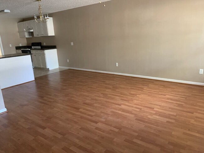 Foto del edificio - Duplex for Rent