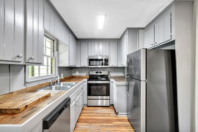 Building Photo - 5902 Cumming Hwy