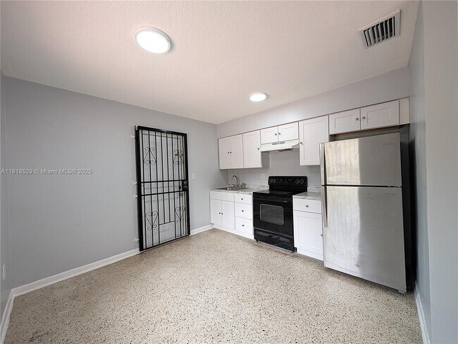 Foto del edificio - 2281 SW 16th Ct