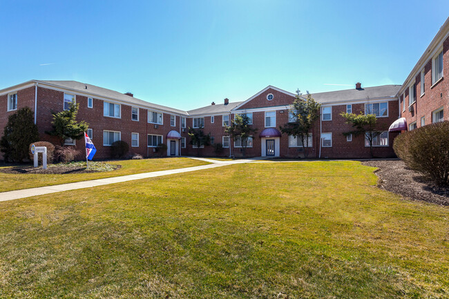 Foto del edificio - WJM Cedar Apartments