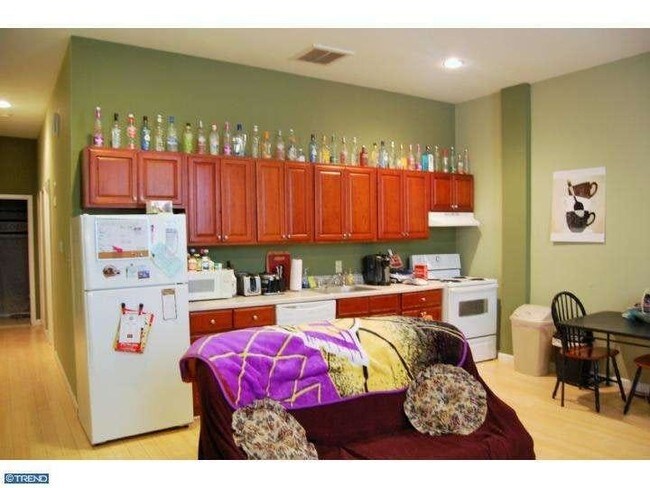 Sala de estar + Cocina - 1701 Master St