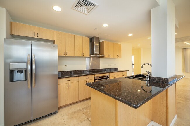 Building Photo - (2BR/2.5BA/3PKG in Imperial Plaza, Honolulu)