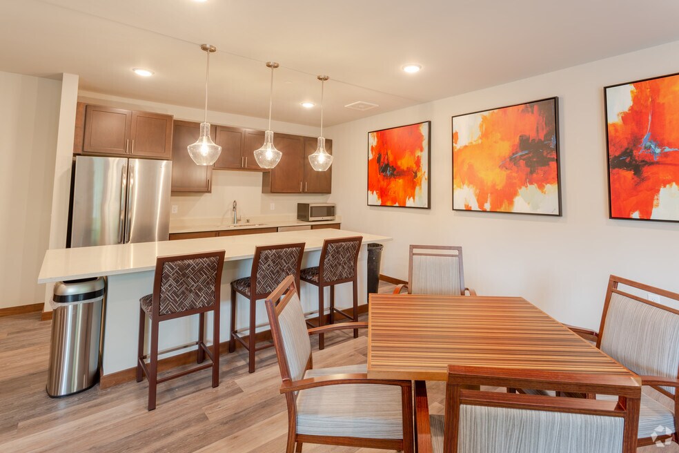 Stagecoach Trail Apartments