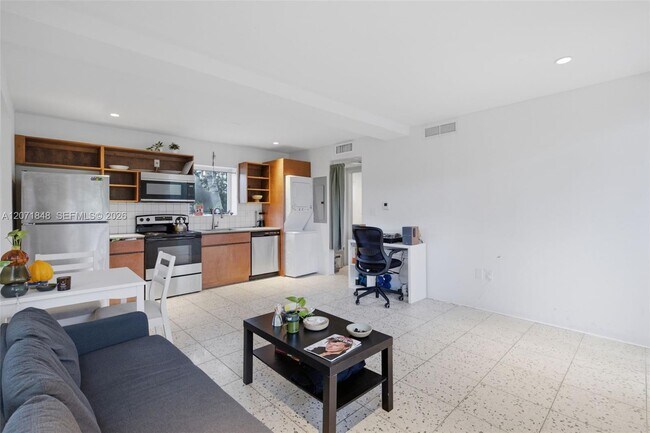 Foto del edificio - 127 NW 74th St