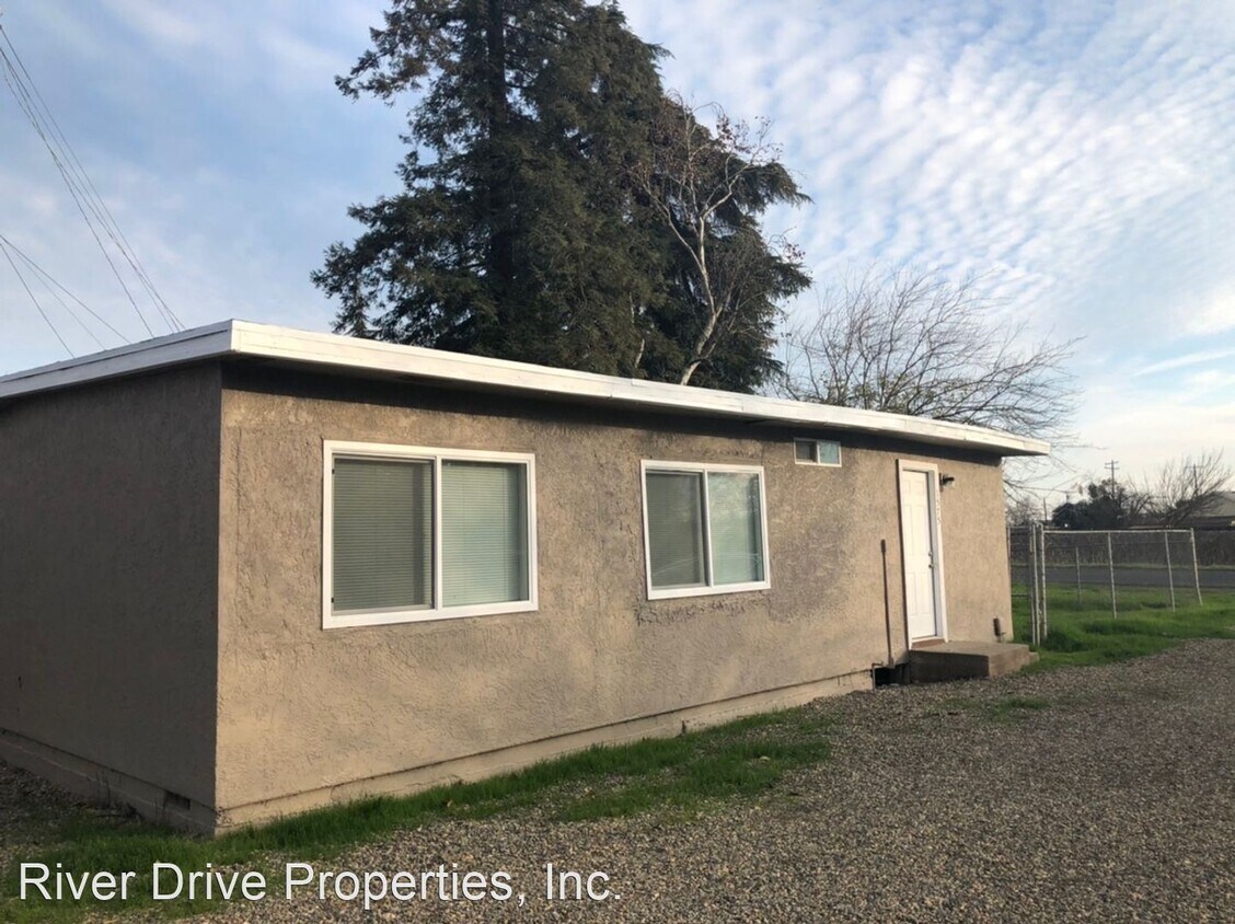Foto principal - 3 br, 1 bath House - 1575 E Santa Fe Ave