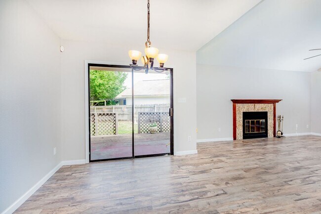 Foto del edificio - 2322 Klattenhoff Dr