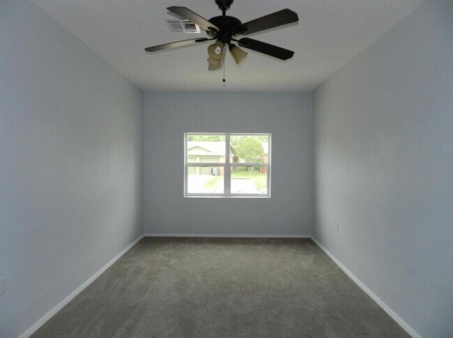 Foto del edificio - 6411 NW Compass Dr