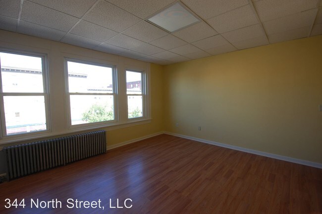Building Photo - 344 North St