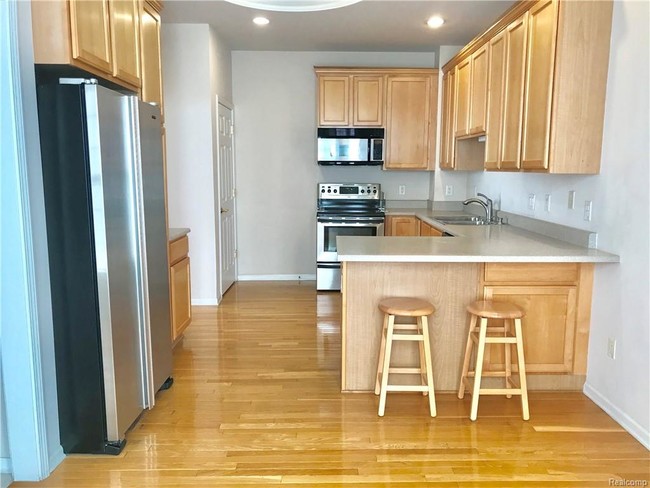 Building Photo - 41822 Brownstone Dr