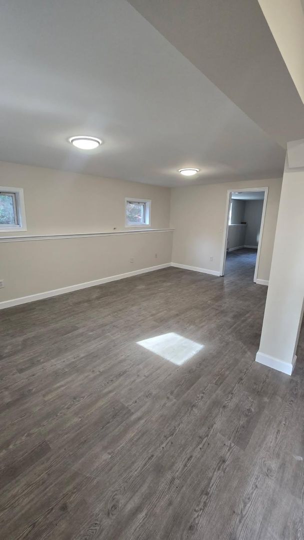 Building Photo - 1/1 apartment for rent in small complex