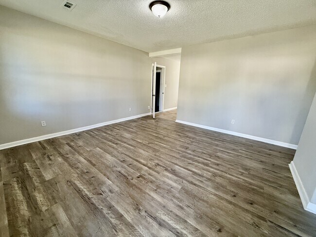 Foto del edificio - 2432 Yorkshire Dr SW