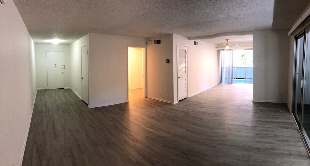 Living room towards South balcony - 4255 Duquesne Ave