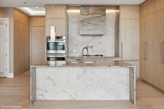 Foto del edificio - 355 N Halsted St