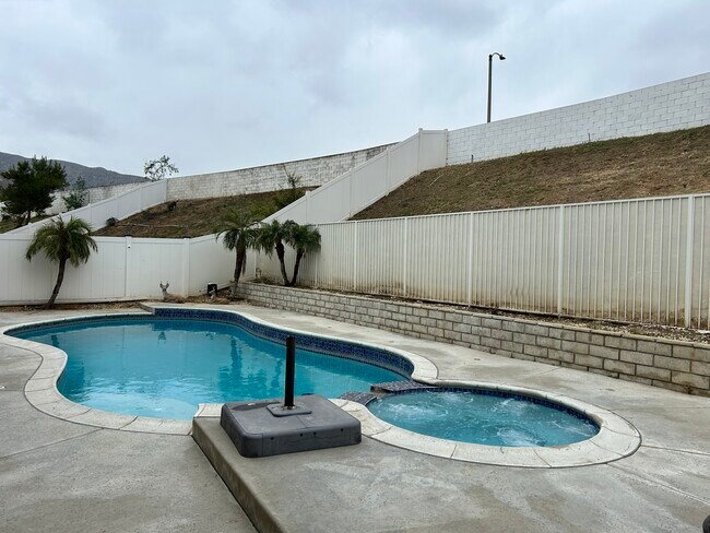 Foto del edificio - 15419 Ridgecrest Dr