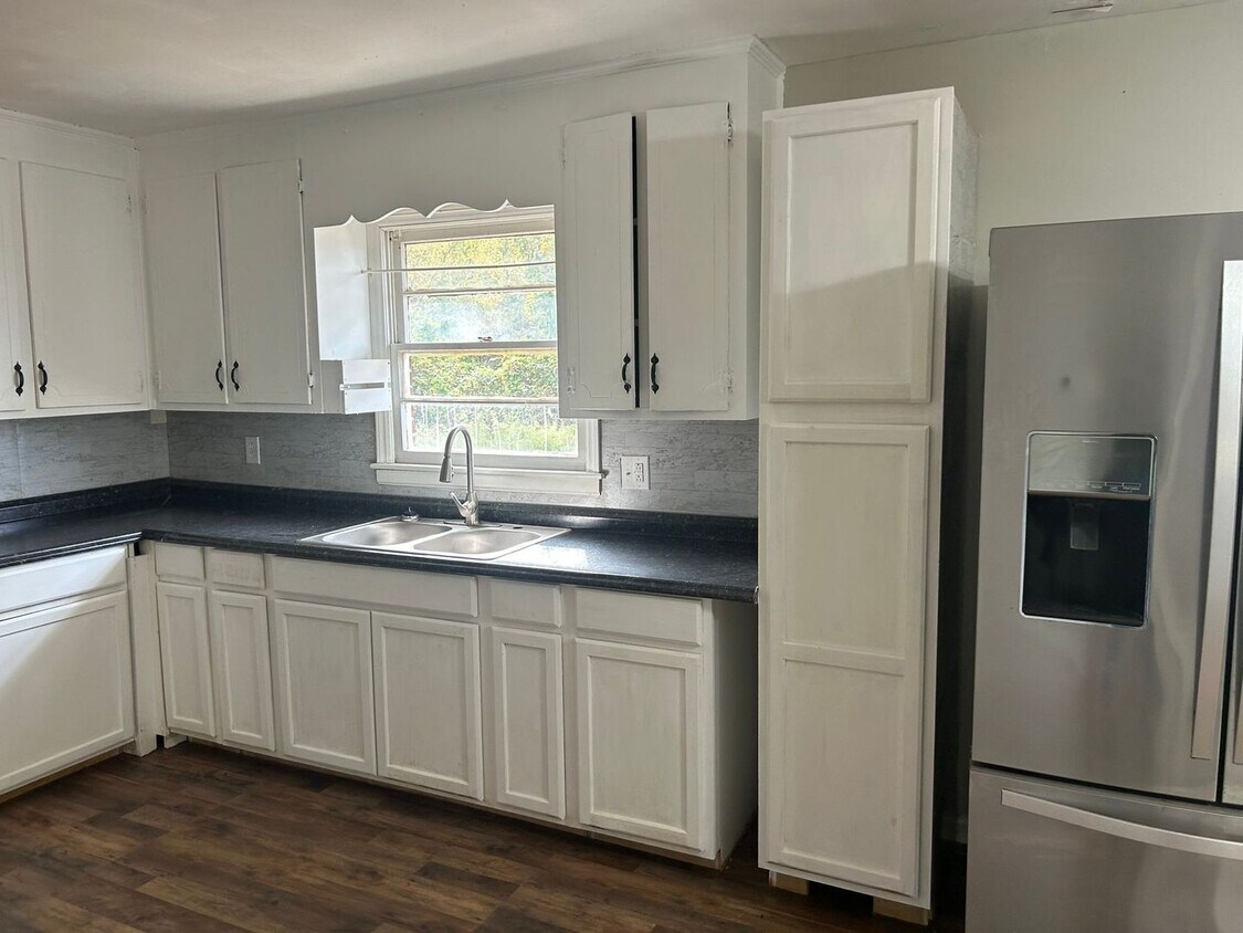 Foto del edificio - 4-Bedroom, 1-Bath Home in Sharon, SC