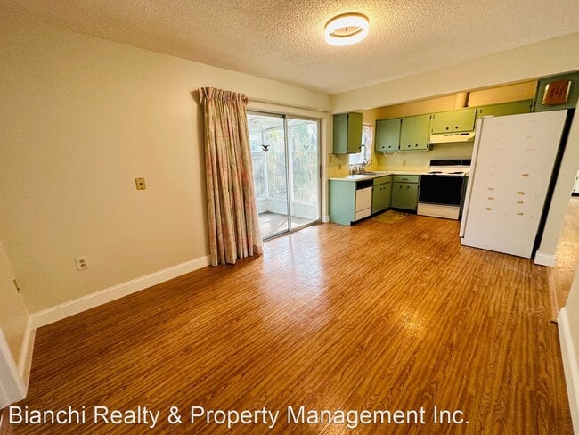 Building Photo - 3 br, 2 bath House - 1869 Solon Ave