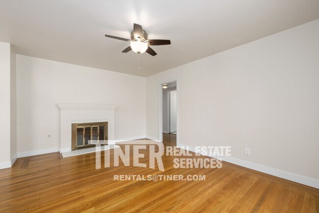 Building Photo - Tahoe Park 2 Bedroom, 1.5 Bath Charmer