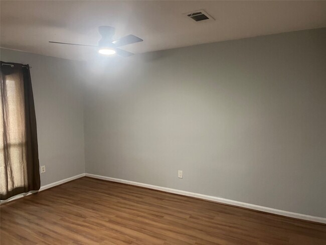 Foto del edificio - 12501 W Hardy Rd